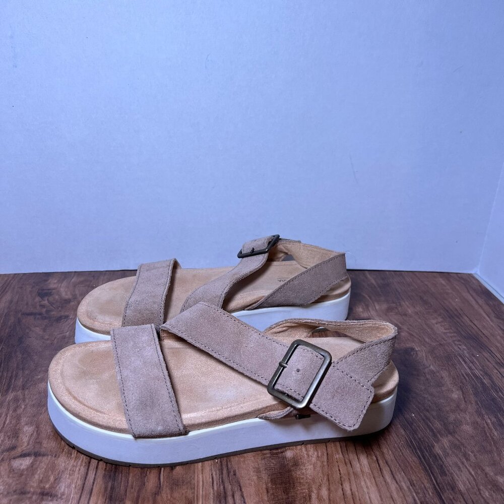 UGG sandals Koolaburra in tan and white women's size 5